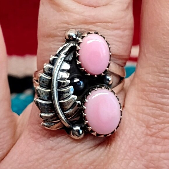 Southwest Sterling Silver Pink Conch Shell Ring w/Flowers Feathers Size 7 - Picture 1 of 6